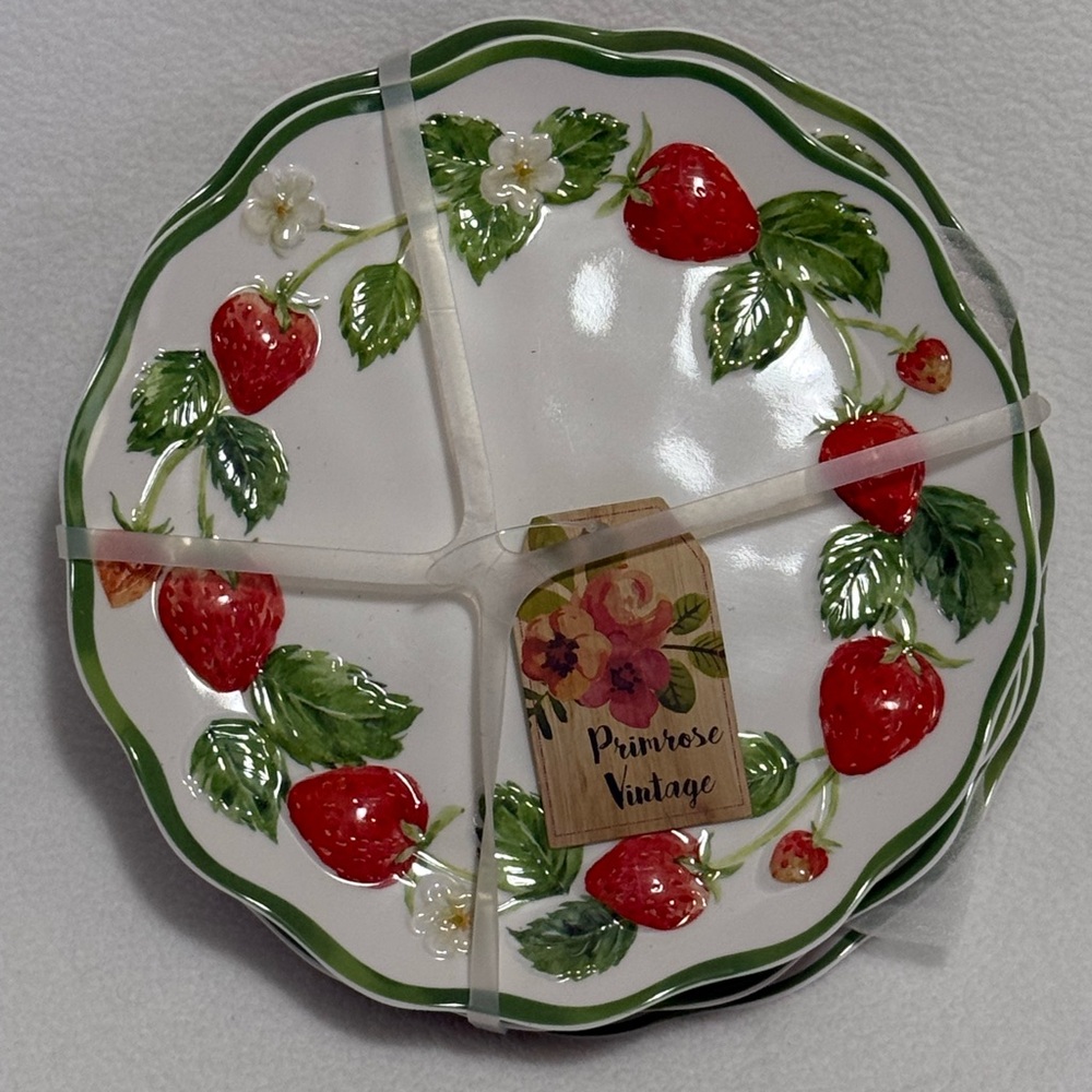 Primrose Vintage Set of 4 Primrose Strawberry Salad/Desert Melamine Plates NWT